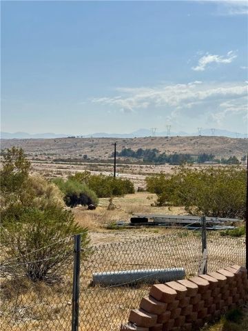 6719 Deep Creek Road, Apple Valley, CA 92308