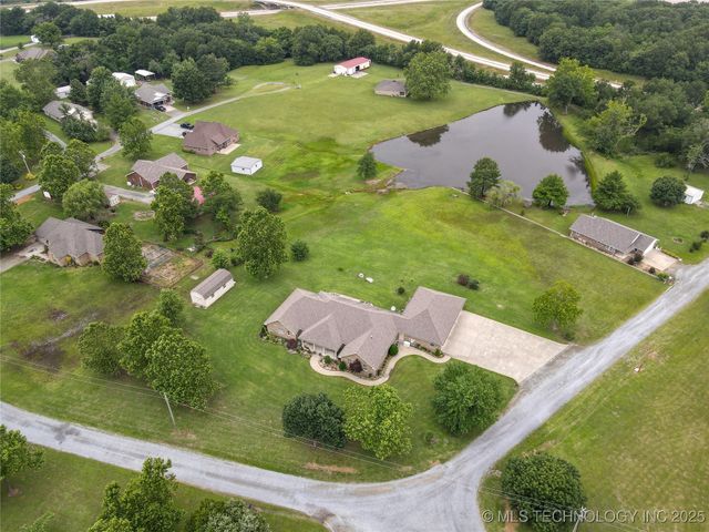 124 Walnut Ridge, Eufaula, OK 74432