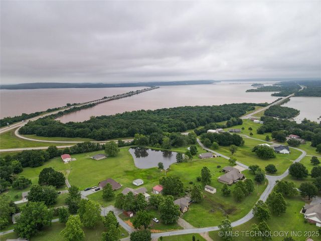 124 Walnut Ridge, Eufaula, OK 74432