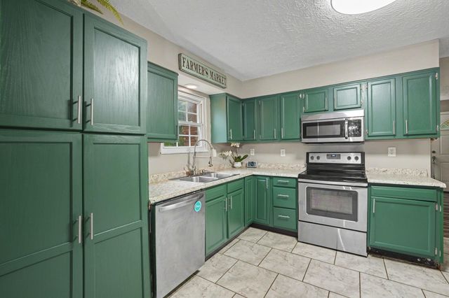 38 Achates Drive, Florence, KY 41042