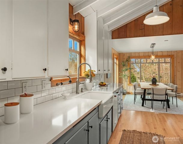 11305 103rd Avenue SW, Vashon, WA 98070