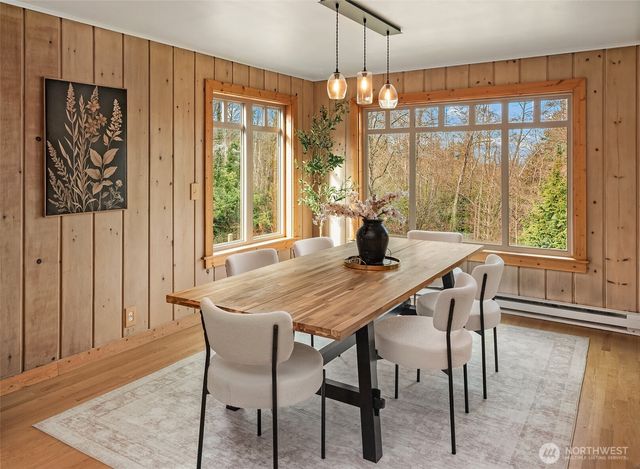 11305 103rd Avenue SW, Vashon, WA 98070