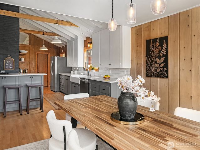 11305 103rd Avenue SW, Vashon, WA 98070