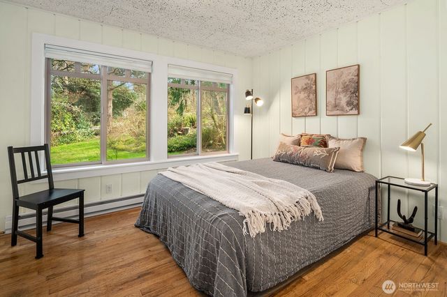 11305 103rd Avenue SW, Vashon, WA 98070