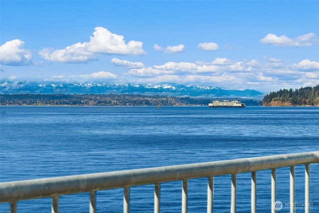 11305 103rd Avenue SW, Vashon, WA 98070