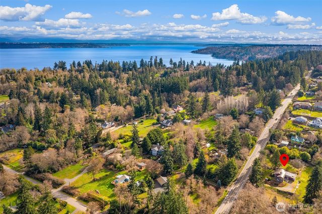 11305 103rd Avenue SW, Vashon, WA 98070