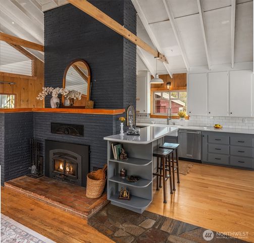 11305 103rd Avenue SW, Vashon, WA 98070