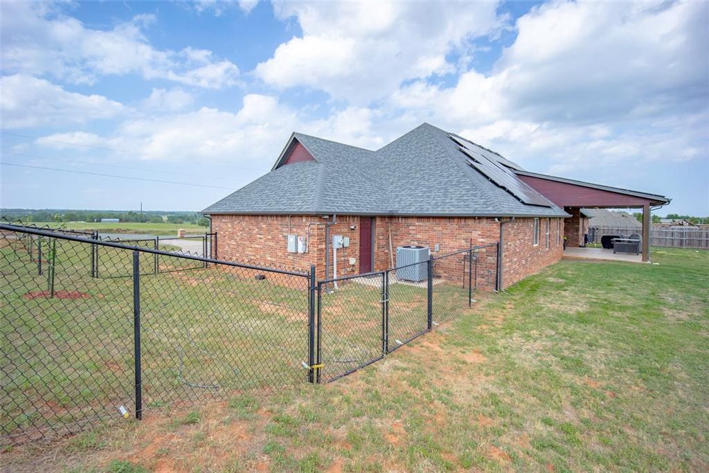 Image 31 of property listing at 2381 County Road 1260, Blanchard, OK 73010