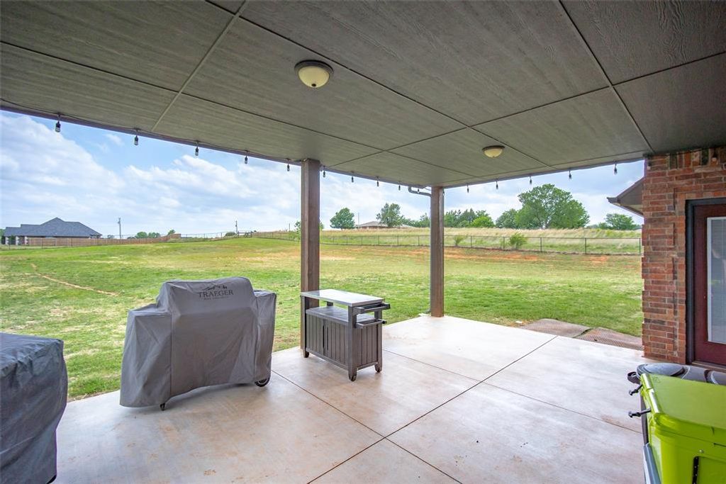 Image 32 of property listing at 2381 County Road 1260, Blanchard, OK 73010