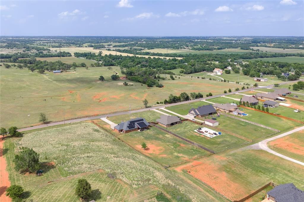 Image 33 of property listing at 2381 County Road 1260, Blanchard, OK 73010