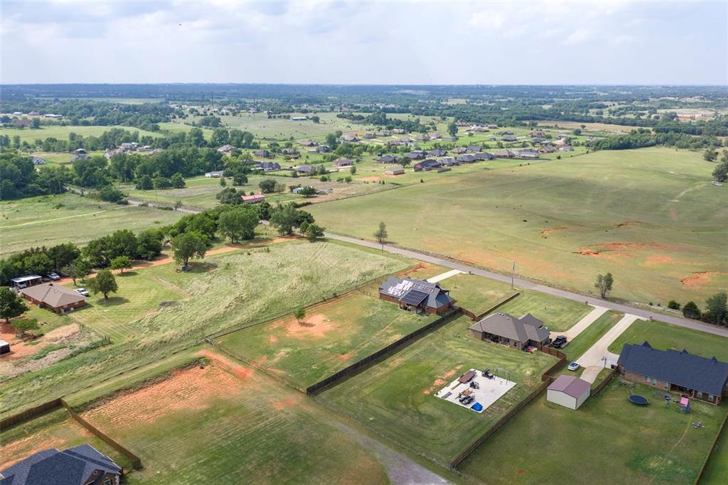 Image 34 of property listing at 2381 County Road 1260, Blanchard, OK 73010