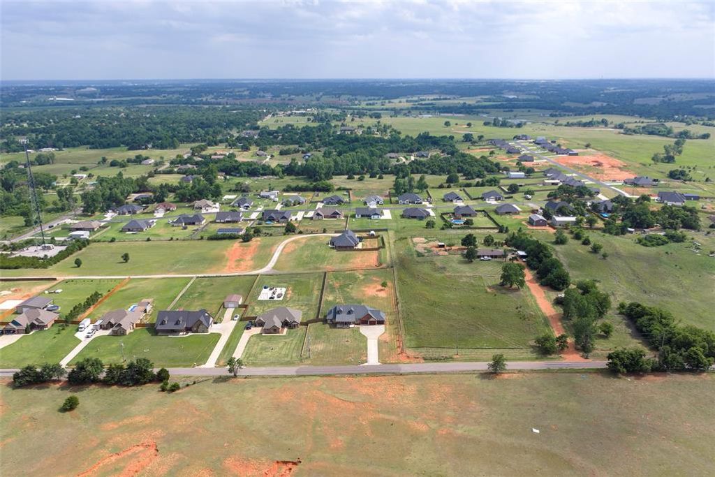 Image 37 of property listing at 2381 County Road 1260, Blanchard, OK 73010