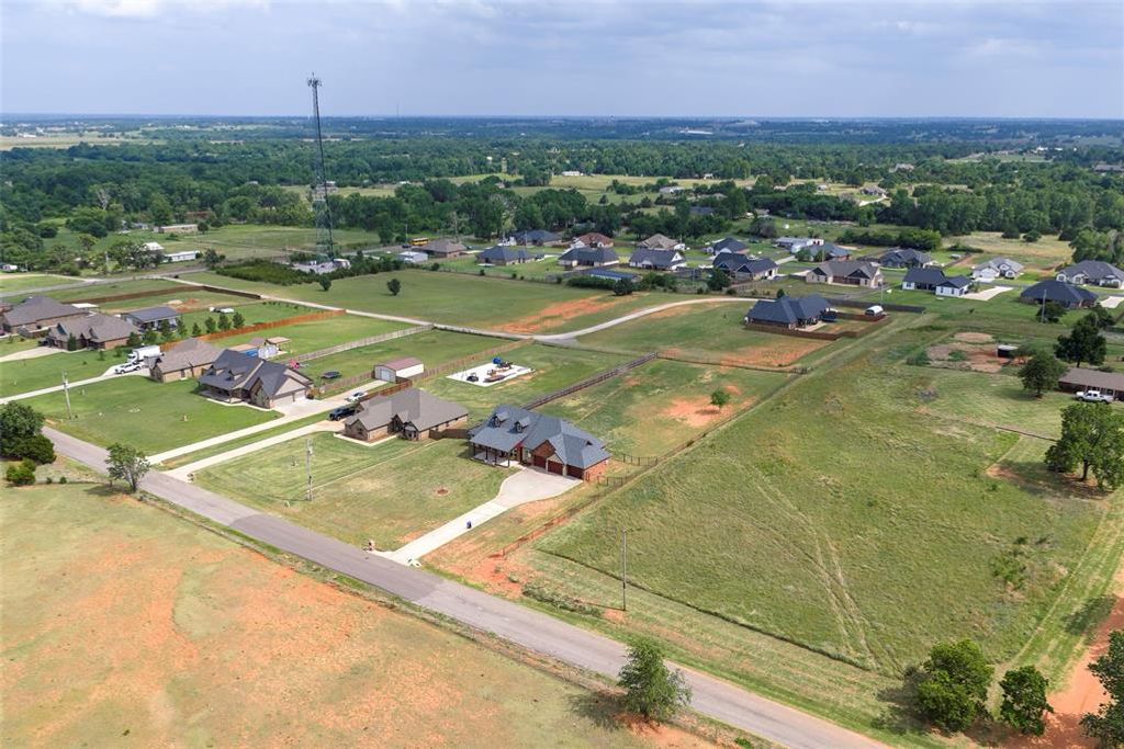 Image 38 of property listing at 2381 County Road 1260, Blanchard, OK 73010