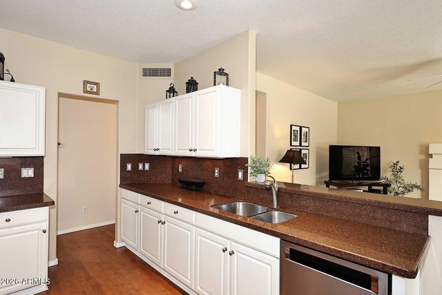 2811 E BROOKWOOD Court, Phoenix, AZ 85048