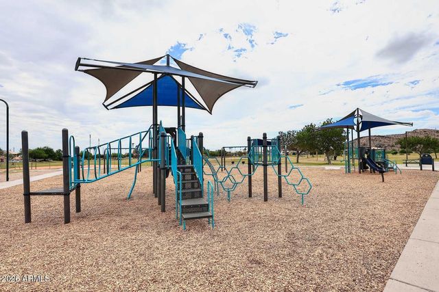 2811 E BROOKWOOD Court, Phoenix, AZ 85048