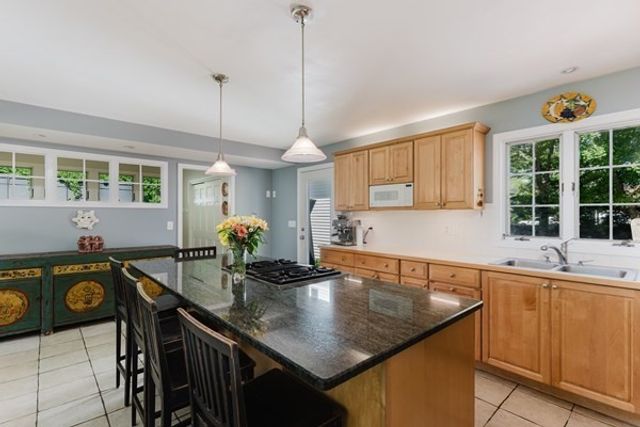 22 Allen St, Marion, MA 02738