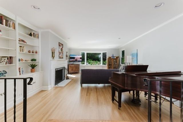 22 Allen St, Marion, MA 02738