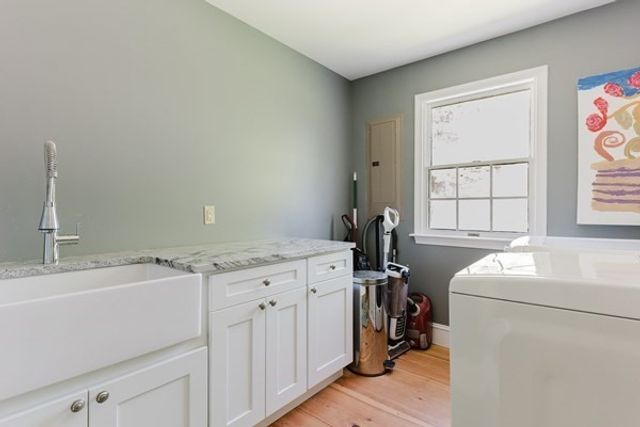 22 Allen St, Marion, MA 02738