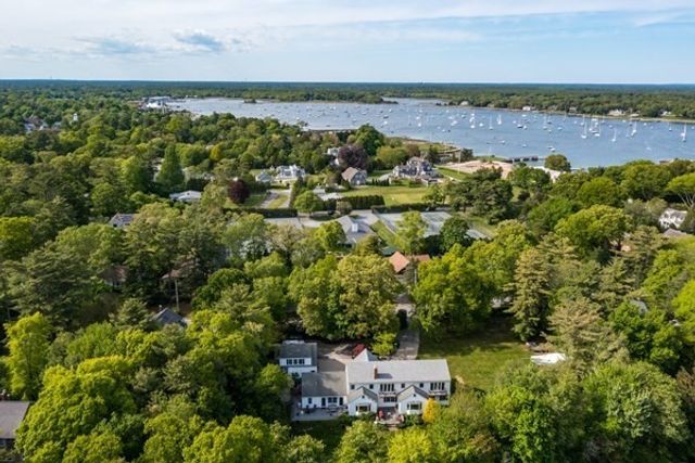 22 Allen St, Marion, MA 02738