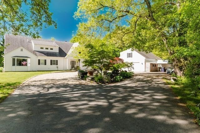 22 Allen St, Marion, MA 02738