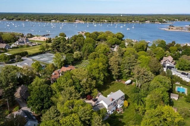 22 Allen St, Marion, MA 02738