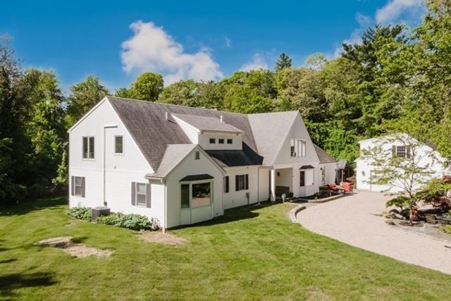 22 Allen St, Marion, MA 02738