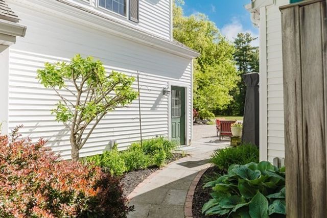 22 Allen St, Marion, MA 02738
