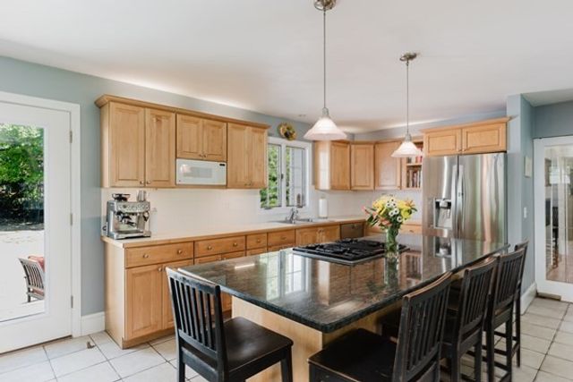 22 Allen St, Marion, MA 02738
