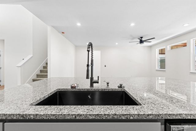 1207 W Blaine Ave, Nampa, ID 83651