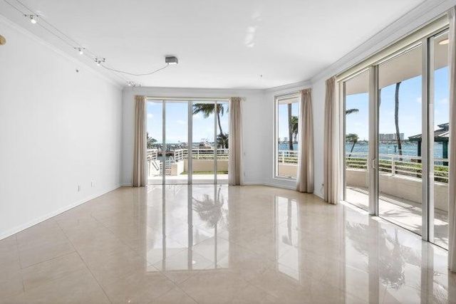 2650 Lake Shore Drive 106, Riviera Beach, FL 33404