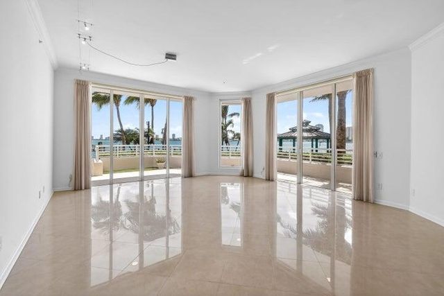 2650 Lake Shore Drive 106, Riviera Beach, FL 33404