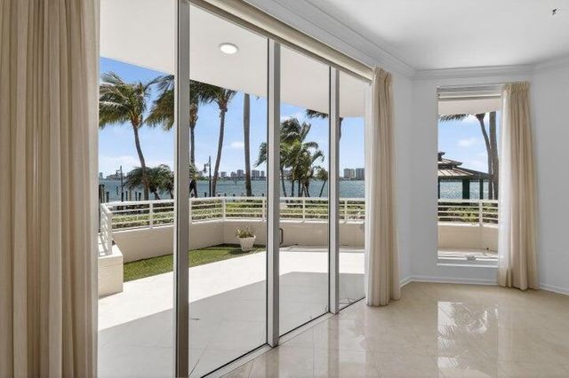 2650 Lake Shore Drive 106, Riviera Beach, FL 33404