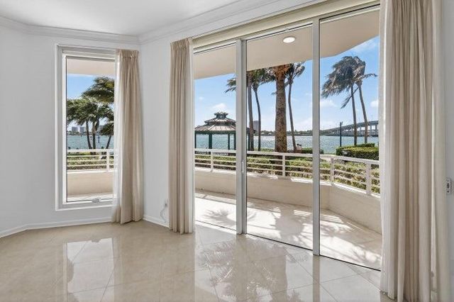 2650 Lake Shore Drive 106, Riviera Beach, FL 33404