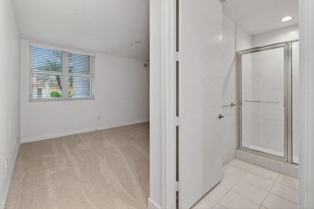 2650 Lake Shore Drive 106, Riviera Beach, FL 33404