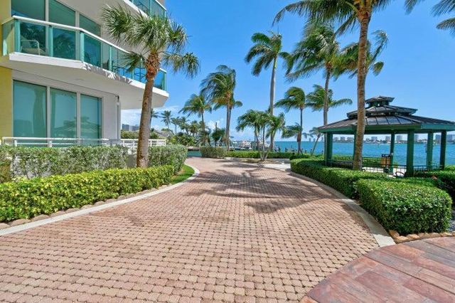 2650 Lake Shore Drive 106, Riviera Beach, FL 33404