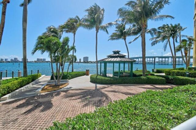 2650 Lake Shore Drive 106, Riviera Beach, FL 33404