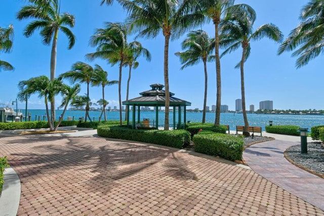 2650 Lake Shore Drive 106, Riviera Beach, FL 33404
