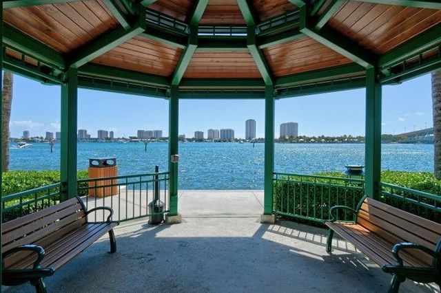 2650 Lake Shore Drive 106, Riviera Beach, FL 33404