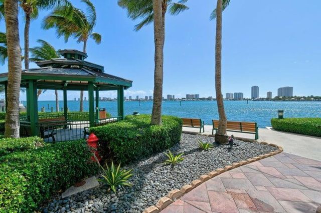 2650 Lake Shore Drive 106, Riviera Beach, FL 33404