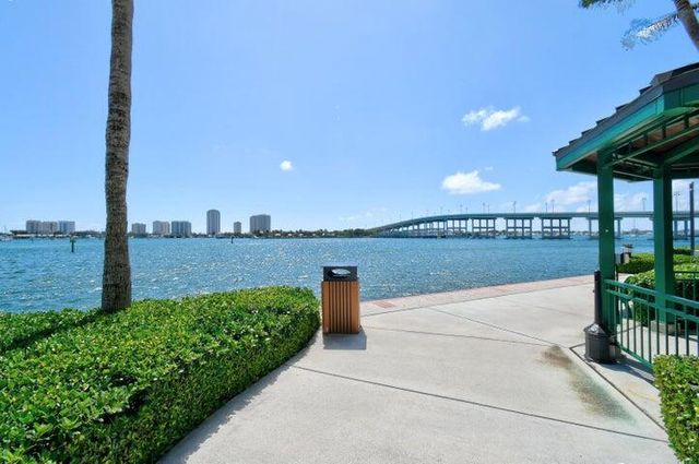 2650 Lake Shore Drive 106, Riviera Beach, FL 33404