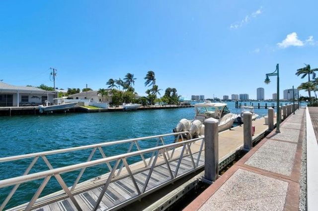 2650 Lake Shore Drive 106, Riviera Beach, FL 33404