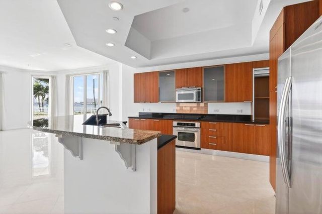 2650 Lake Shore Drive 106, Riviera Beach, FL 33404