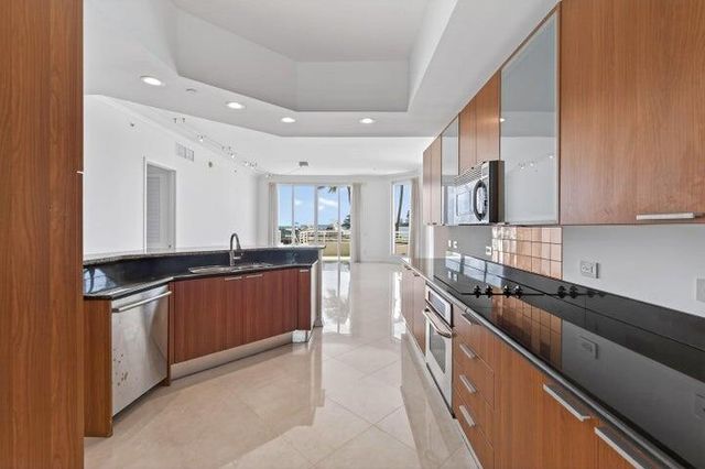 2650 Lake Shore Drive 106, Riviera Beach, FL 33404
