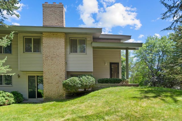 9774 Dorset Lane, Eden Prairie, MN 55347