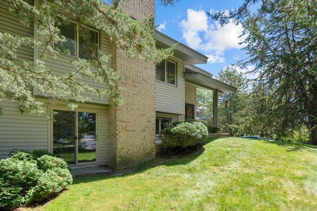 9774 Dorset Lane, Eden Prairie, MN 55347
