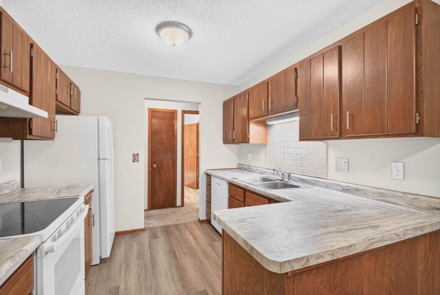 9774 Dorset Lane, Eden Prairie, MN 55347