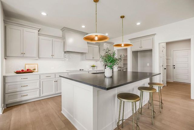 2305 W 176th Place, Overland Park, KS 66085