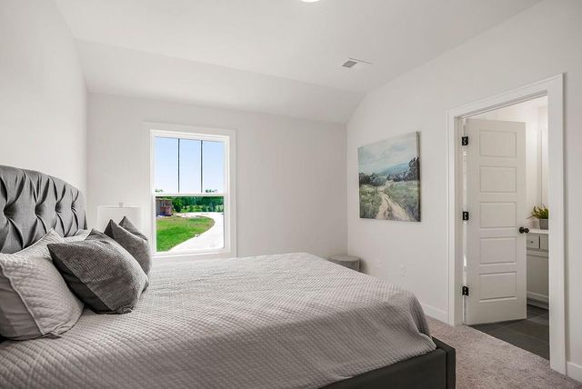 2305 W 176th Place, Overland Park, KS 66085