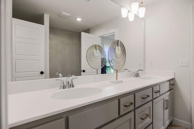 2305 W 176th Place, Overland Park, KS 66085