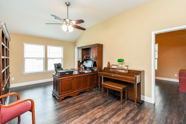 8614 Redstone Hills Drive, Cypress, TX 77433
